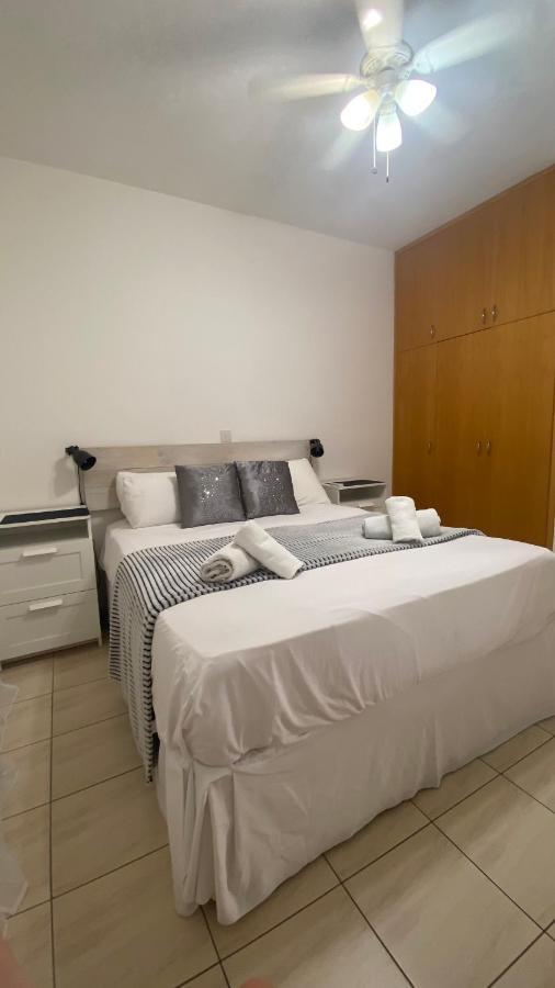 Apartment 1 Bedroom Garden Flat, Sleeps 4 *